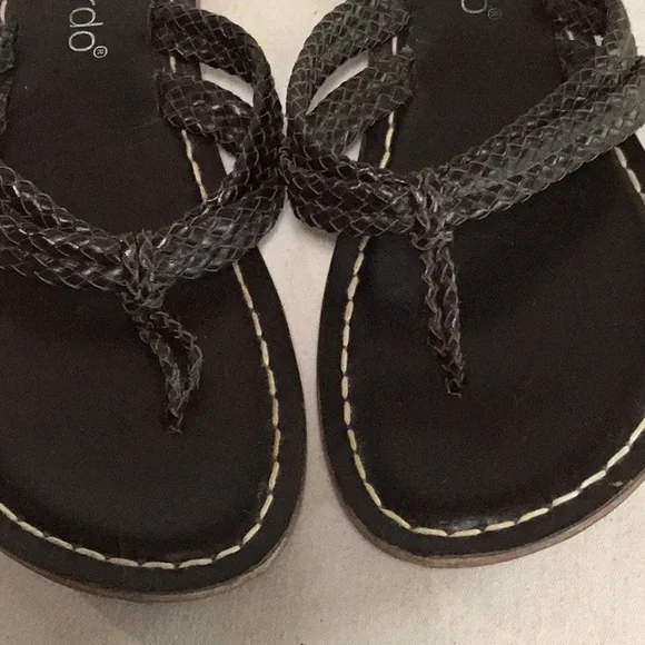 Bernardo Dark Chocolate Brown Classic Woven 9M Thong/Sandals - Picture 3 of 6